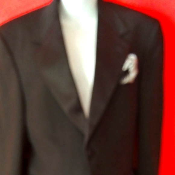 Bill Blass tuxedo 1 button. no vent 48Lg pants 44w